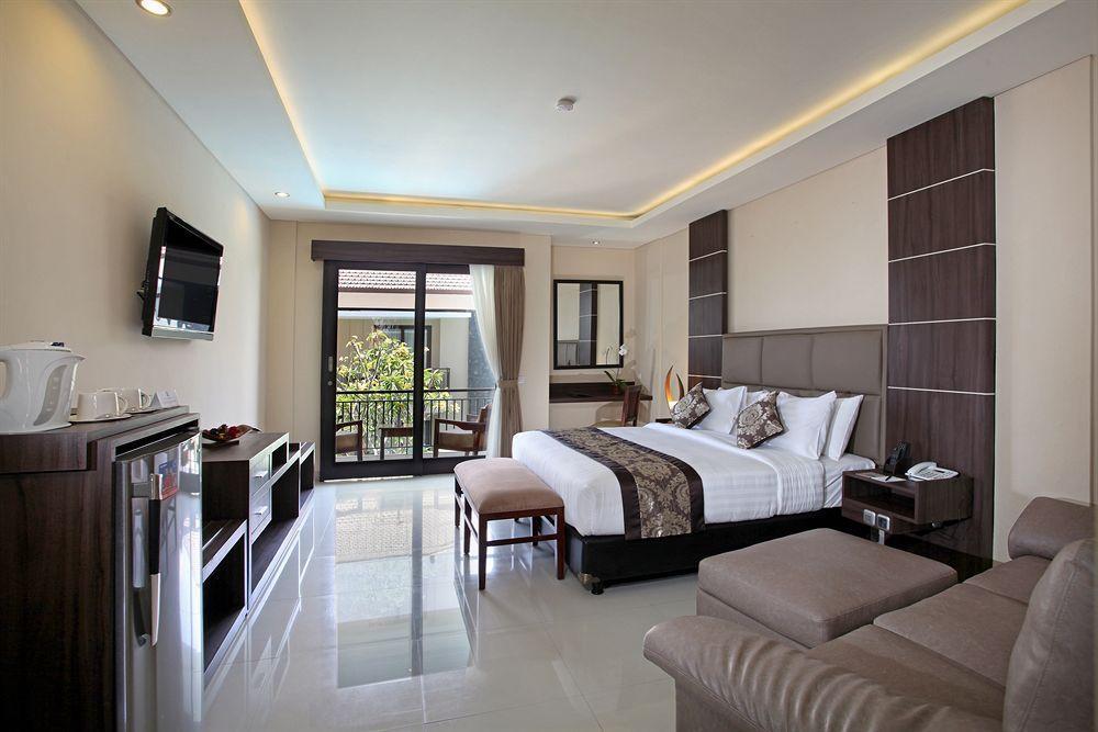 D'Penjor Seminyak Hotel Exterior photo